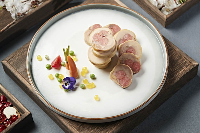 鸡腿肉广式腊肠卷切片图片