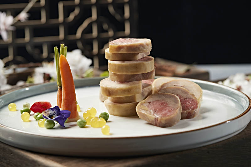 鸡腿肉广式腊肠卷切片图片