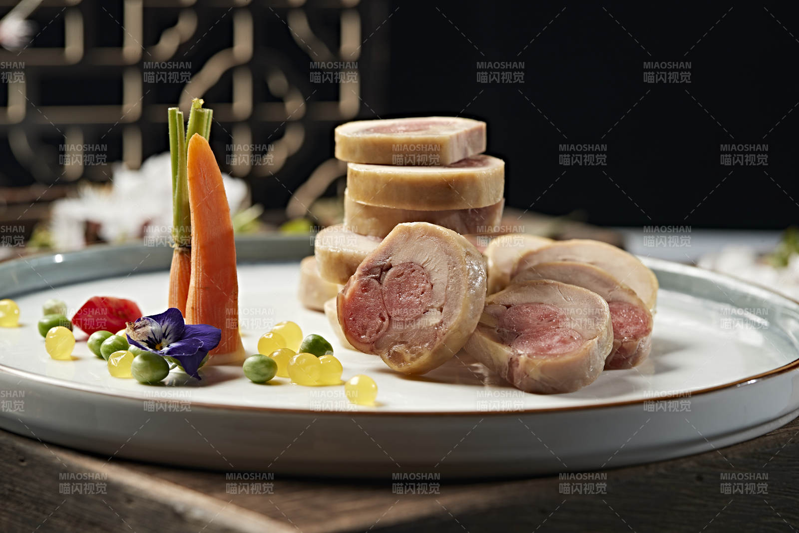 鸡腿肉广式腊肠卷切片图片