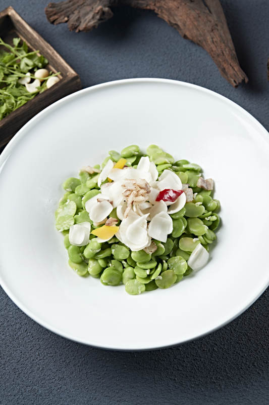 五花肉片彩椒百合小炒青蚕豆图片