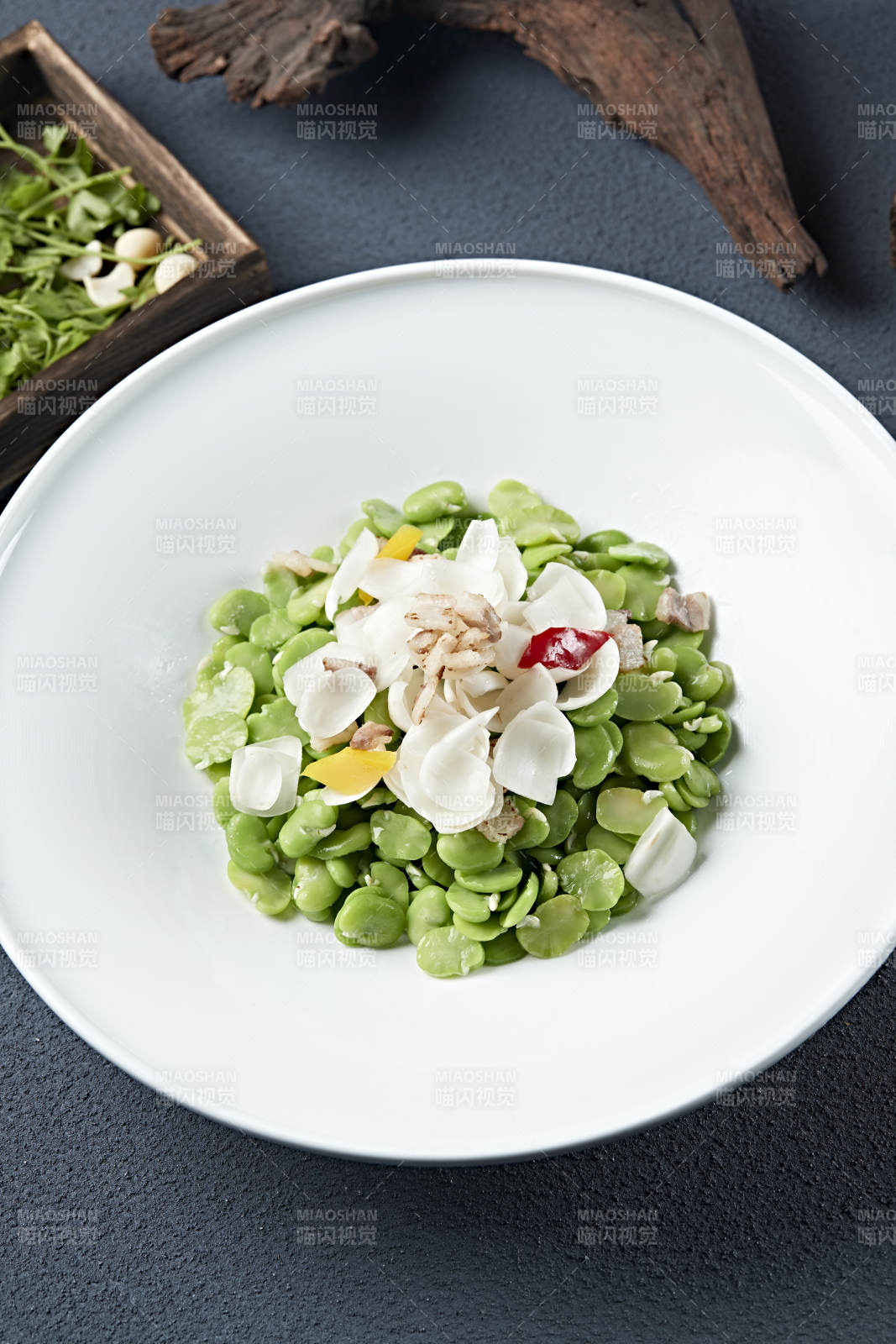 五花肉片彩椒百合小炒青蚕豆图片