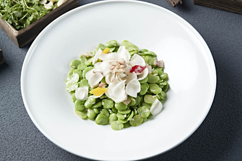 五花肉片彩椒百合小炒青蚕豆图片