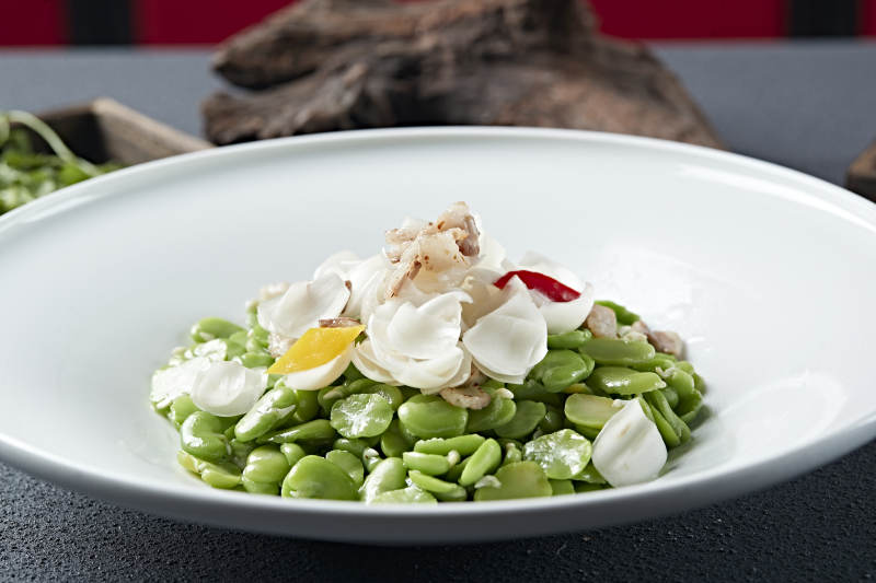 五花肉片彩椒百合小炒青蚕豆图片