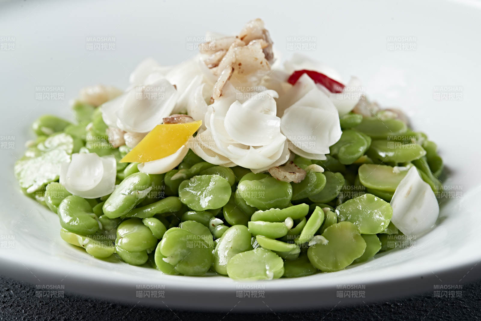 五花肉片彩椒百合小炒青蚕豆图片