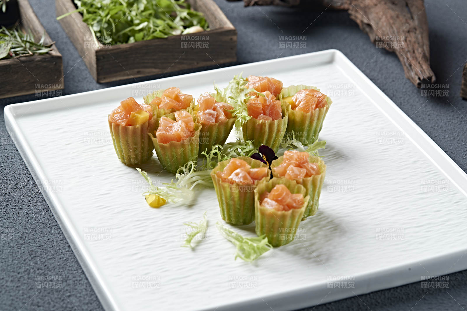 蜜瓜水果金盏刺身三文鱼粒图片