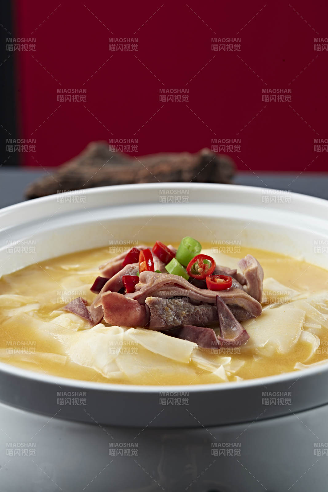 浓汤笋片炖香猪肚图片