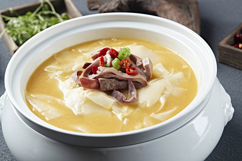 浓汤笋片炖香猪肚图片