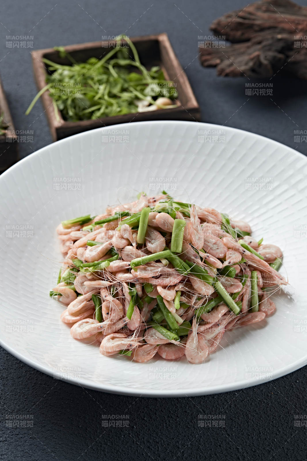 风味葱香盐水小河虾图片