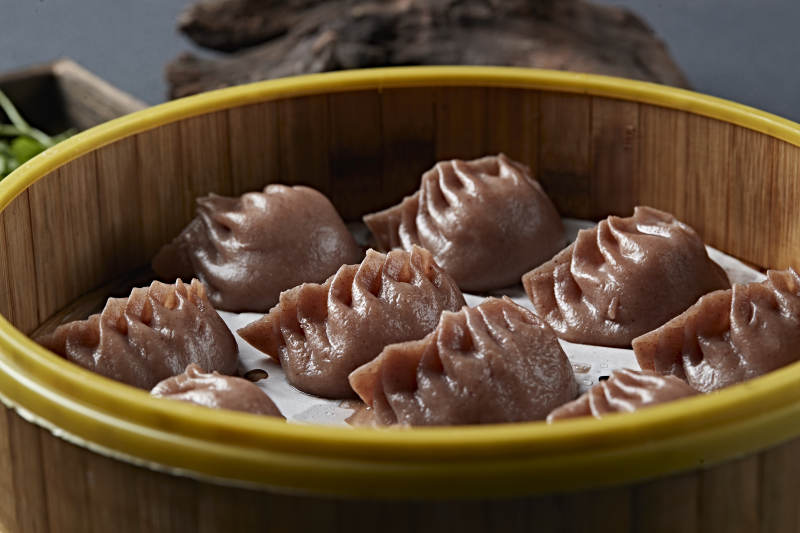 笼屉装的现蒸荞面素馅蒸饺图片