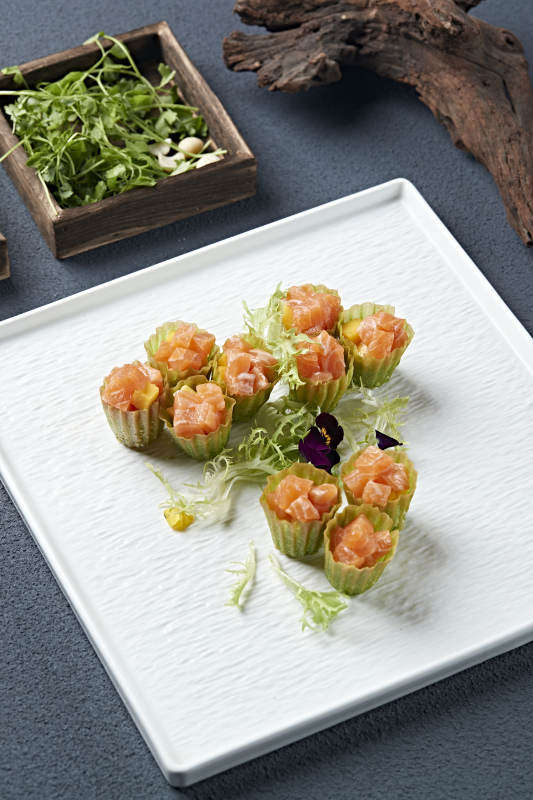 蜜瓜水果金盏刺身三文鱼粒图片