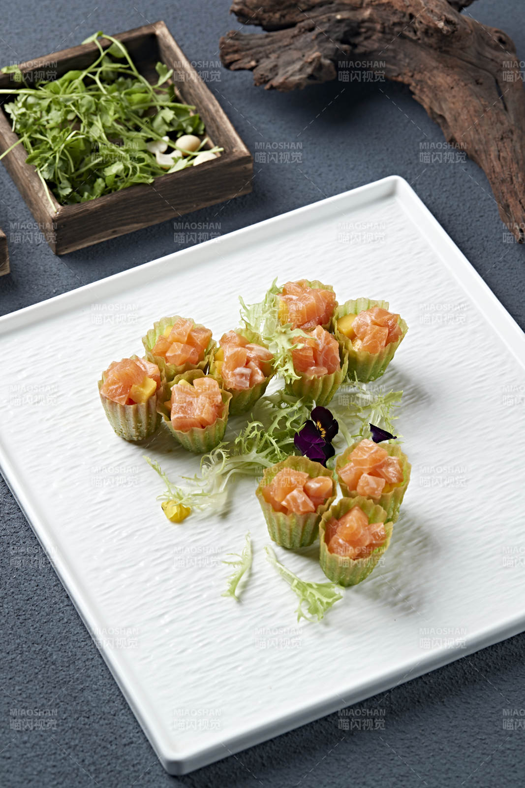 蜜瓜水果金盏刺身三文鱼粒图片