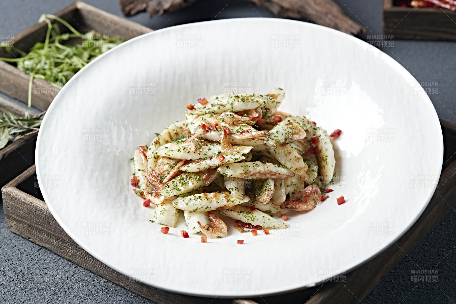 葱香磷虾干炒烤马牙山药图片