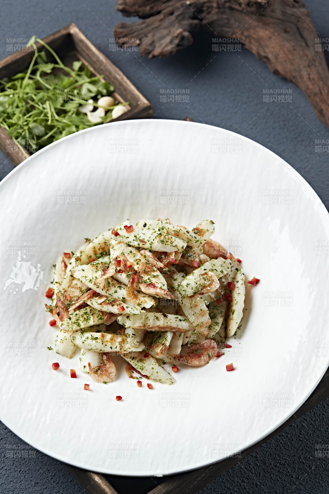 葱香磷虾干炒烤马牙山药图片