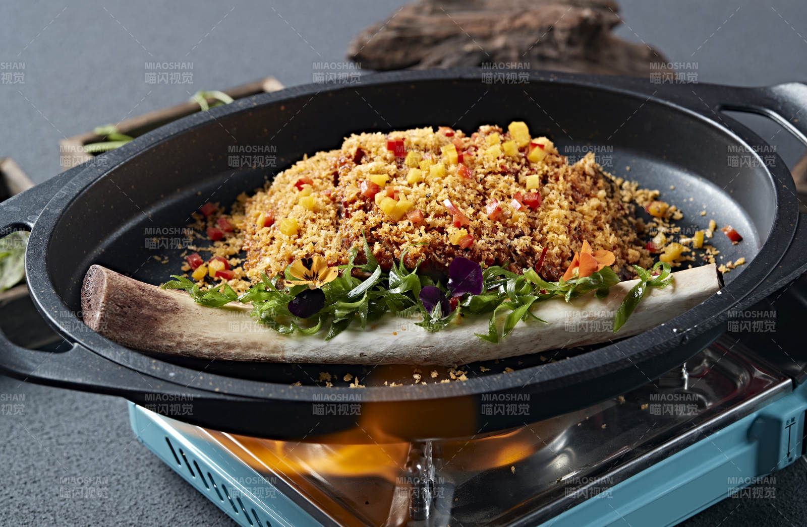 铁板避风塘香烤拆骨肉图片