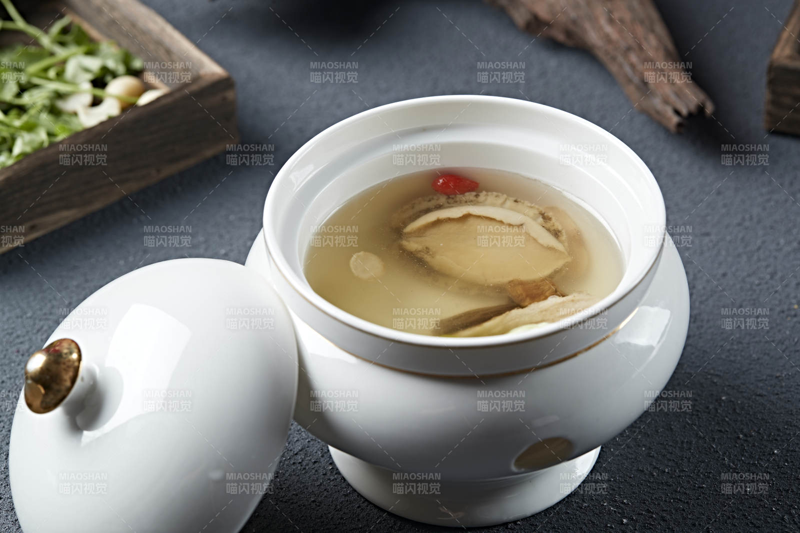 鲍鱼枸杞吨当归党参汤图片