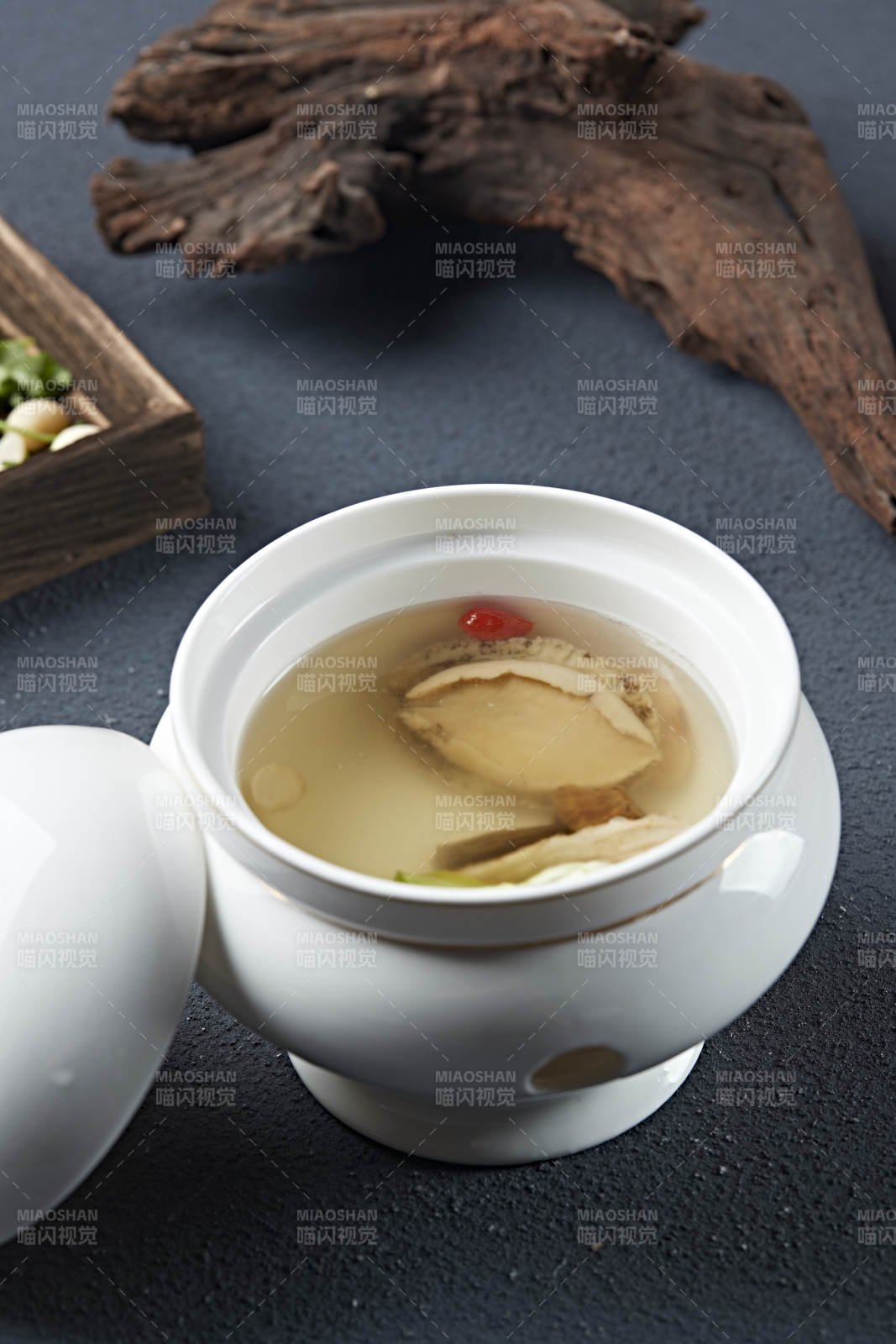 鲍鱼枸杞吨当归党参汤图片