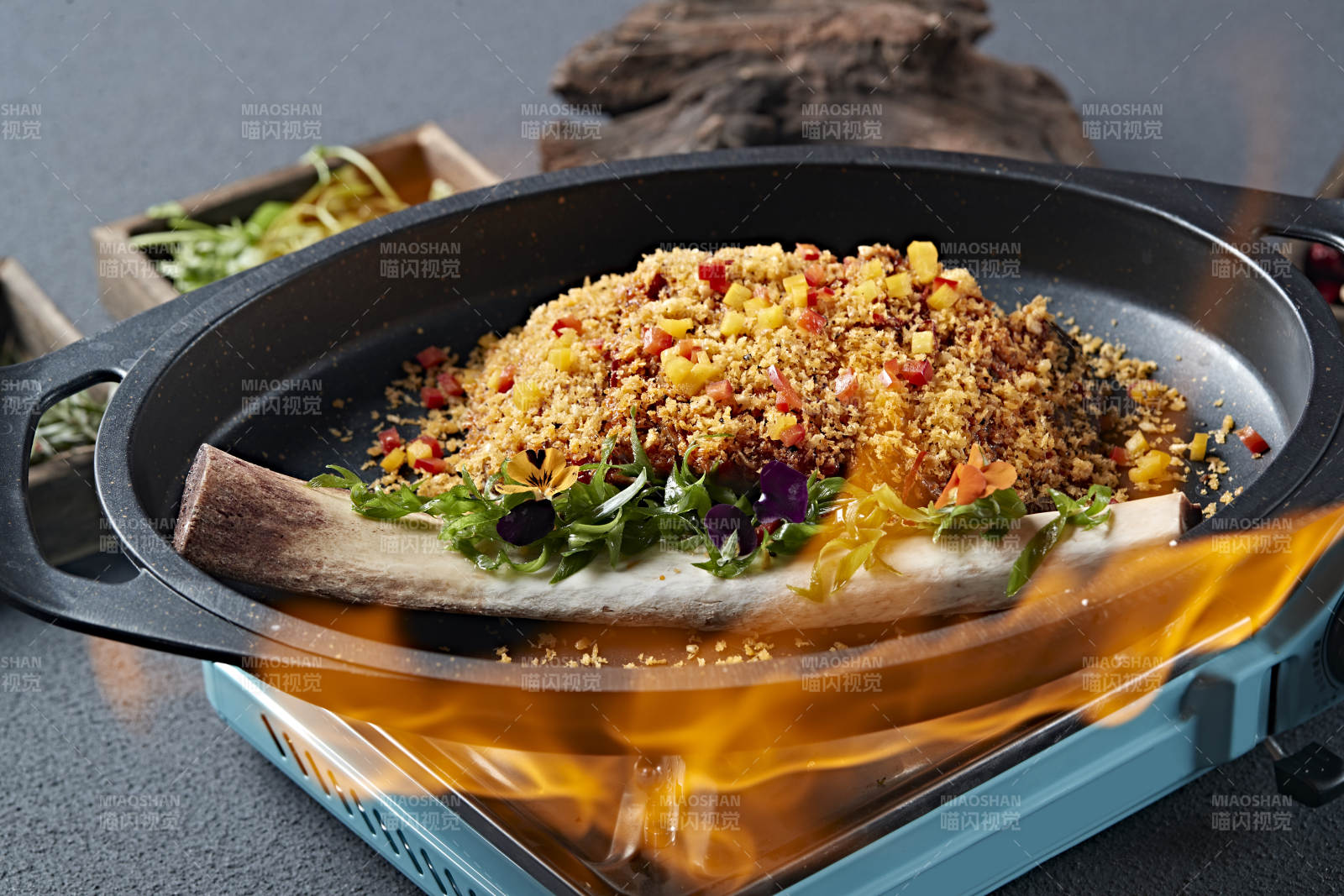 铁板避风塘香烤拆骨肉图片