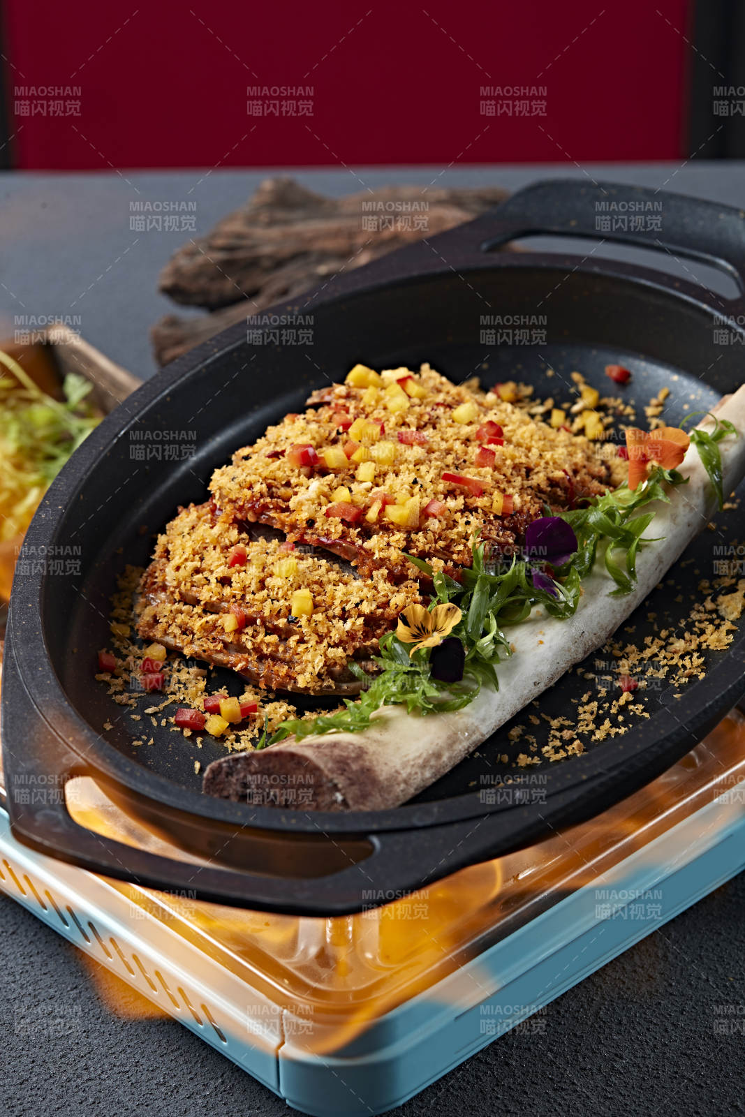 铁板避风塘香烤拆骨肉图片