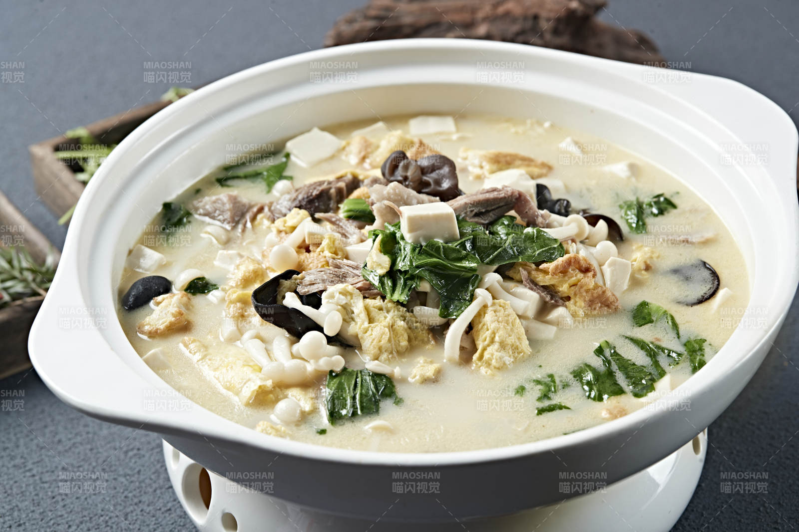 砂锅浓汤大烩菜图片