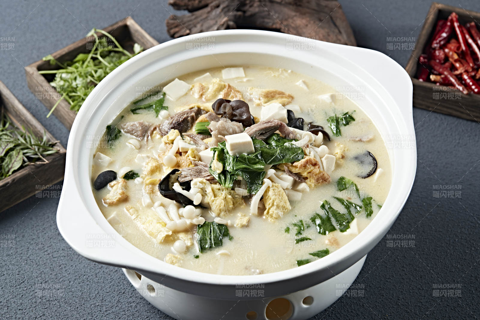 砂锅浓汤大烩菜图片