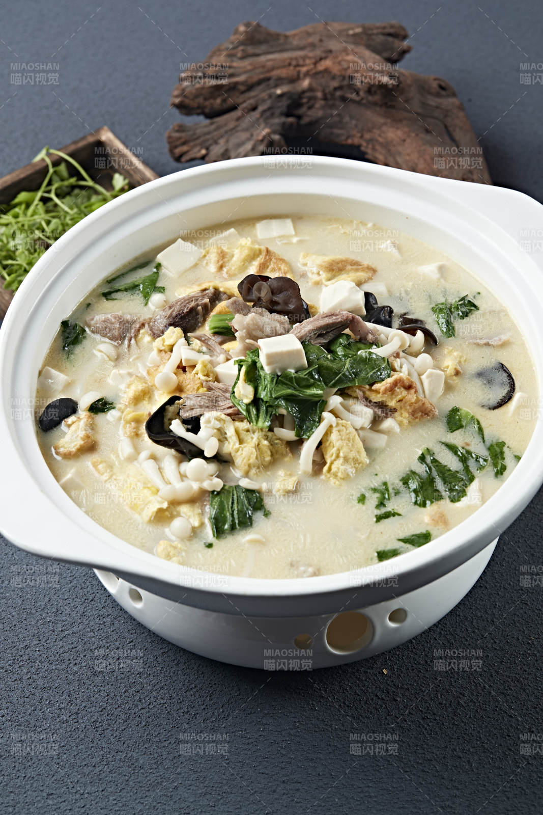 砂锅浓汤大烩菜图片