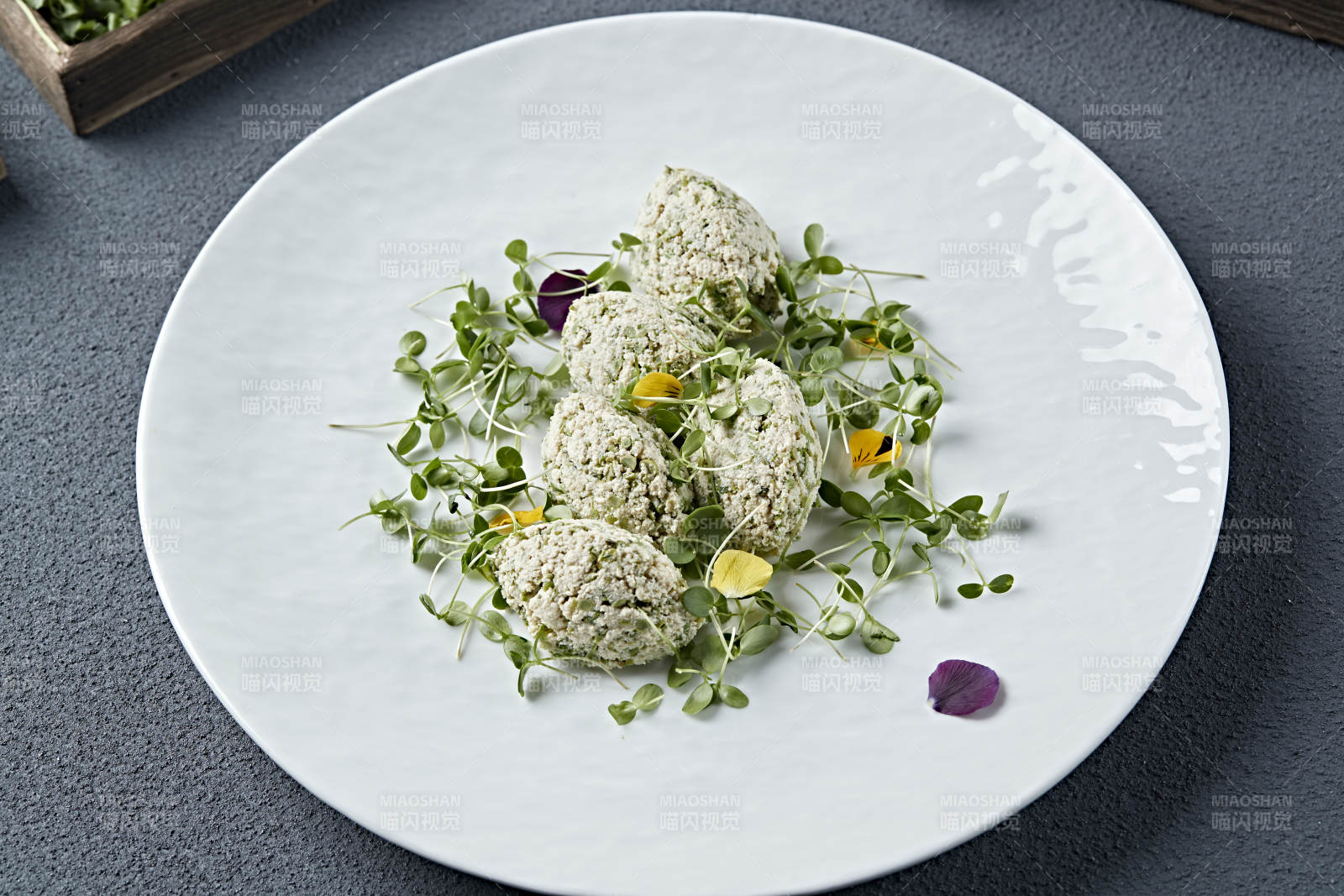 香椿苗拌豆腐图片