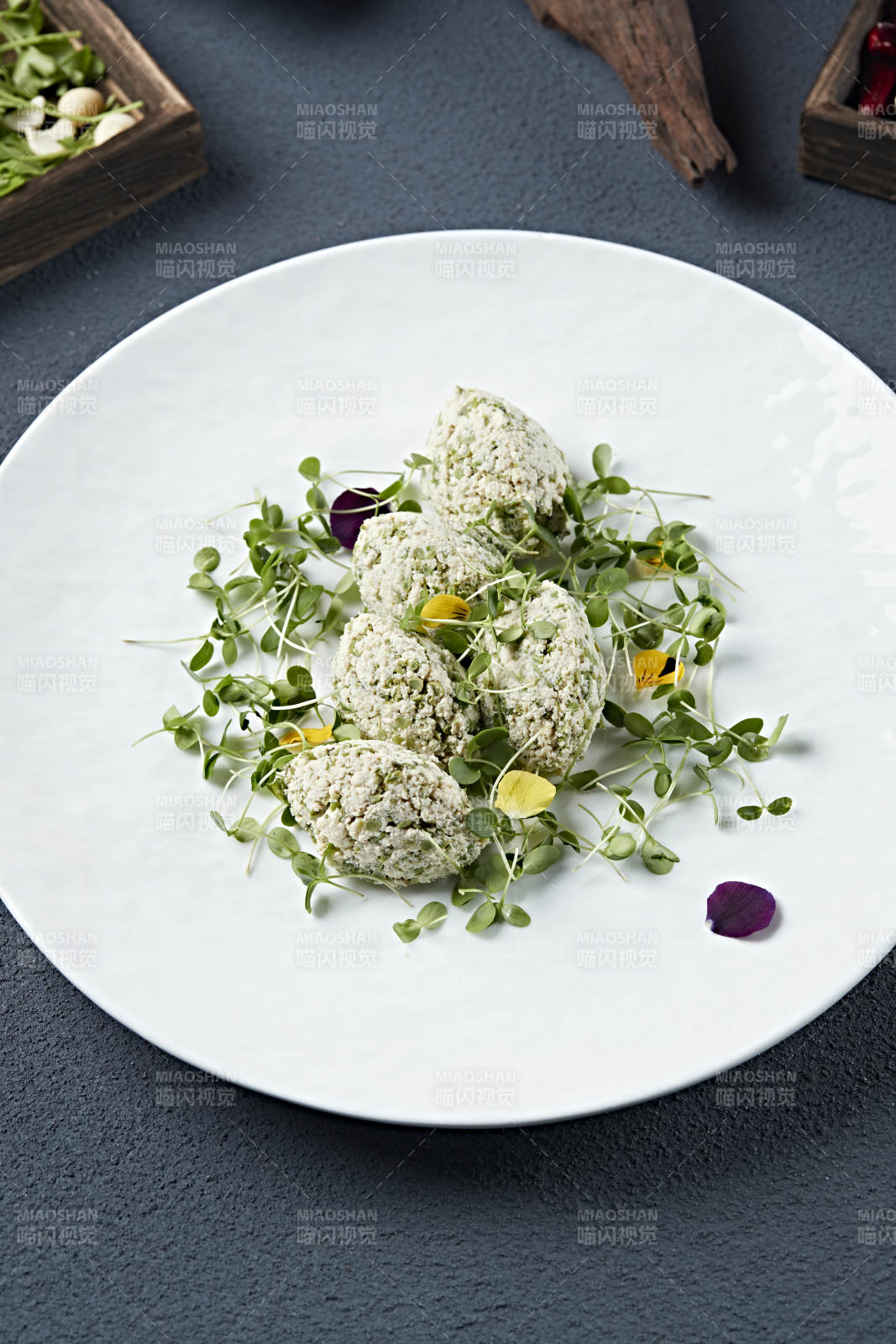 香椿苗拌豆腐图片