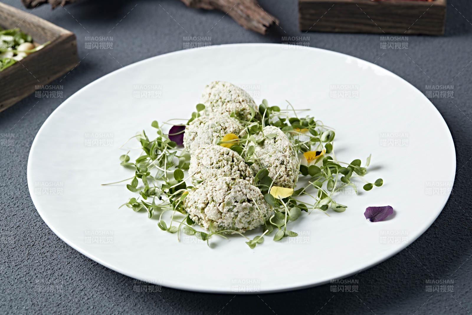 香椿苗拌豆腐图片