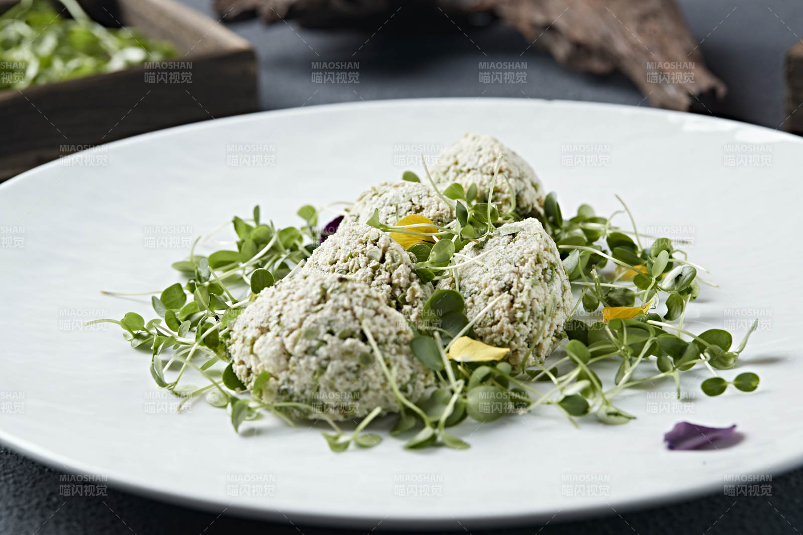 香椿苗拌豆腐图片