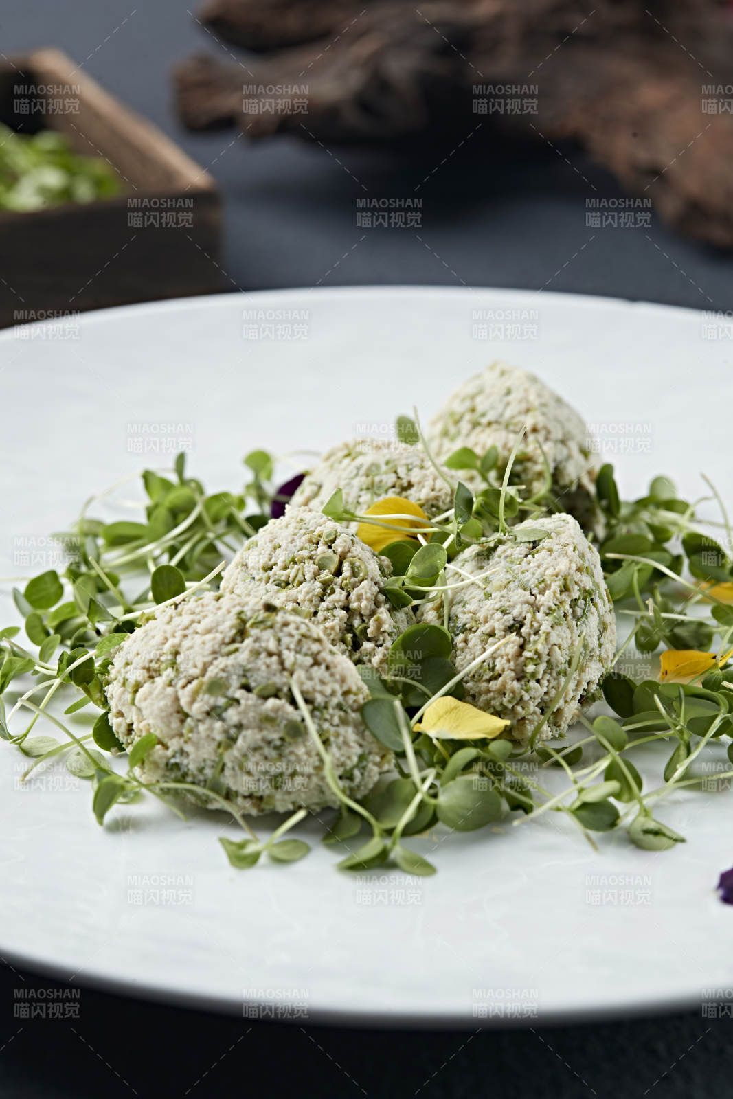 香椿苗拌豆腐图片