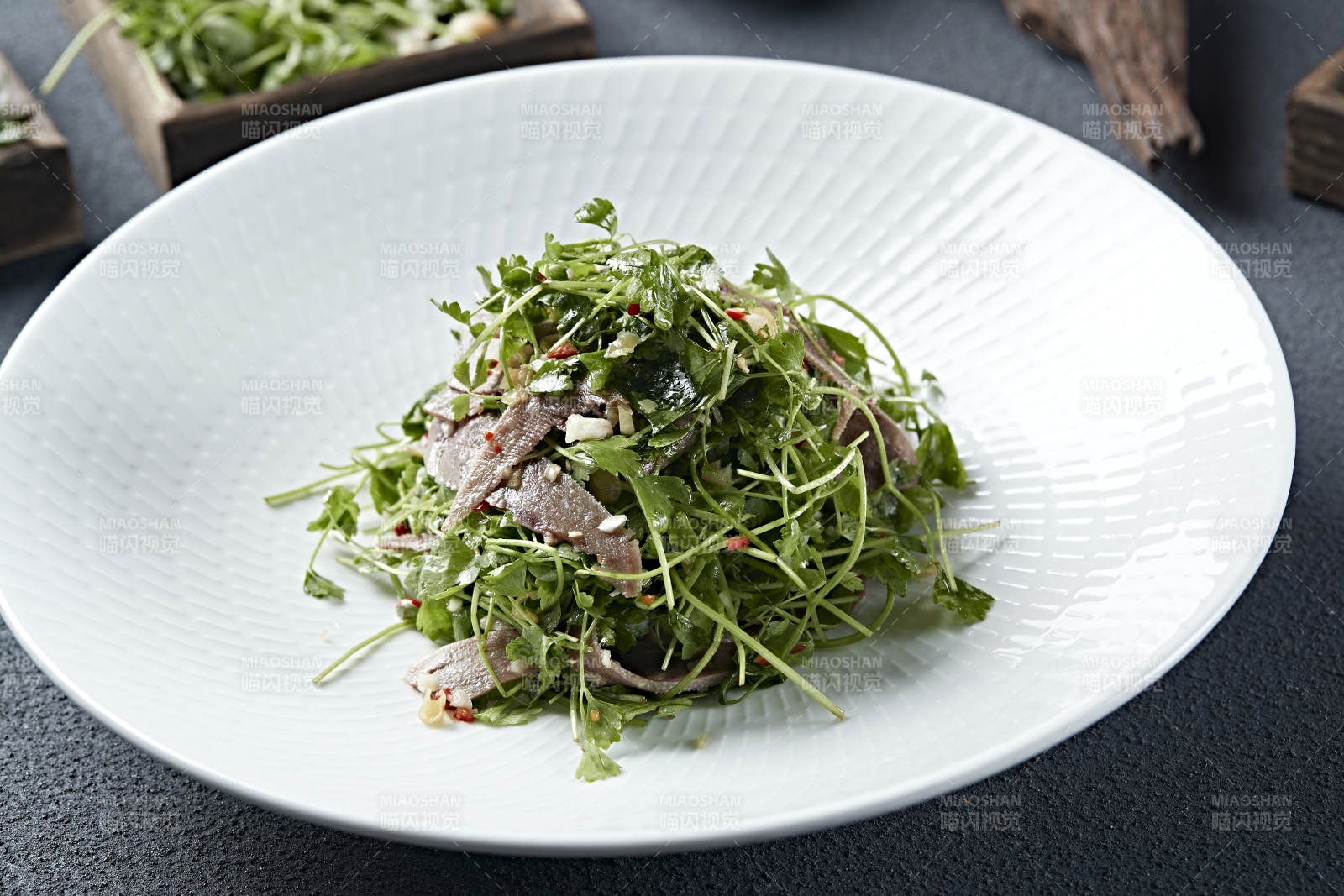 蒜蓉剁椒香菜拌牛口条图片