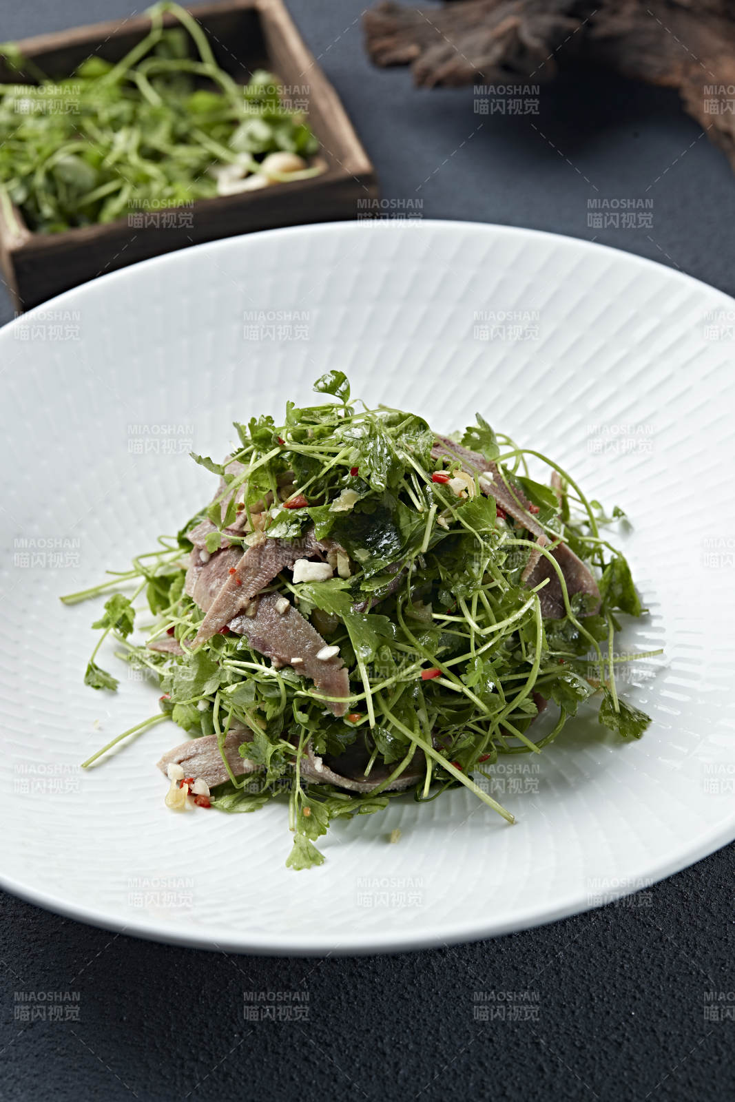 蒜蓉剁椒香菜拌牛口条图片