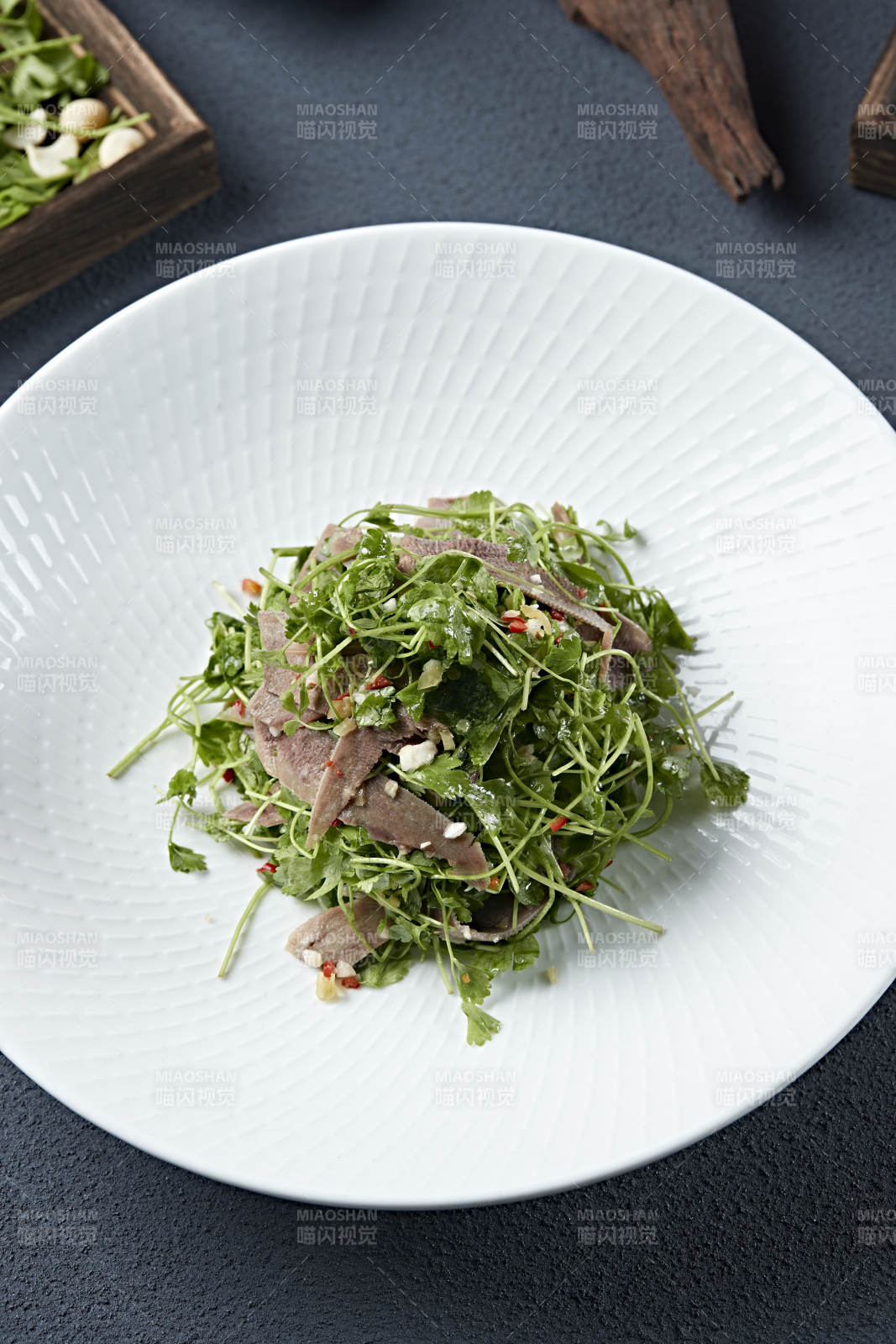 蒜蓉剁椒香菜拌牛口条图片