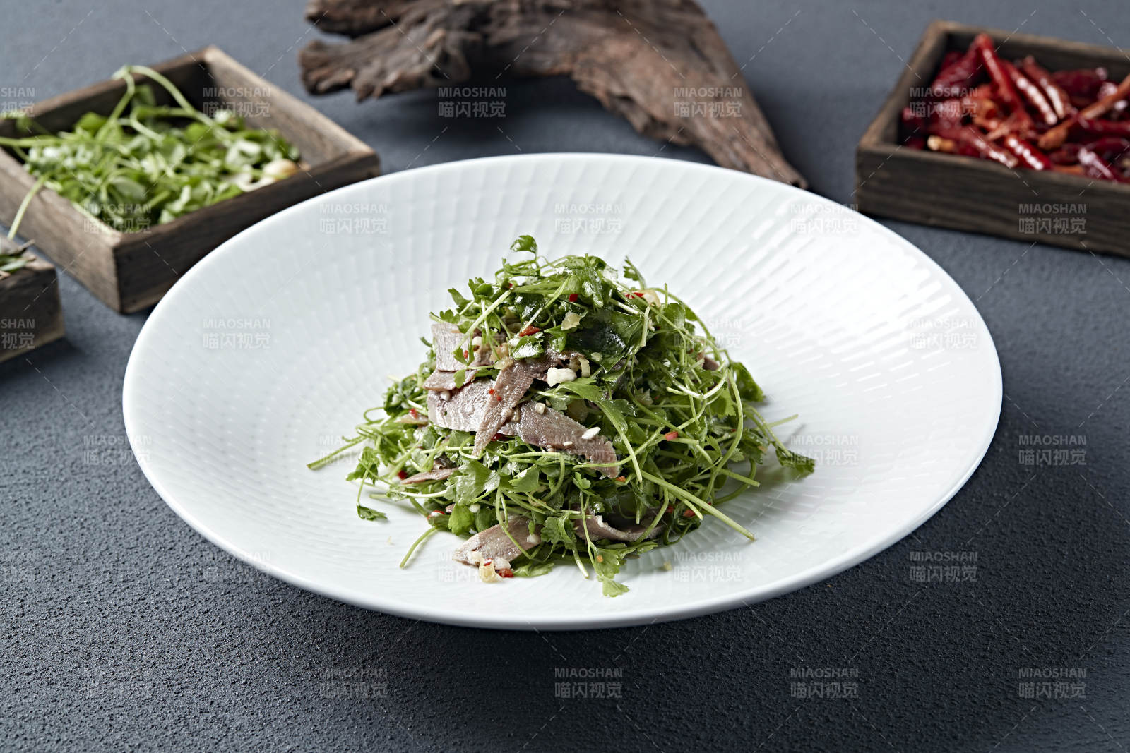 蒜蓉剁椒香菜拌牛口条图片