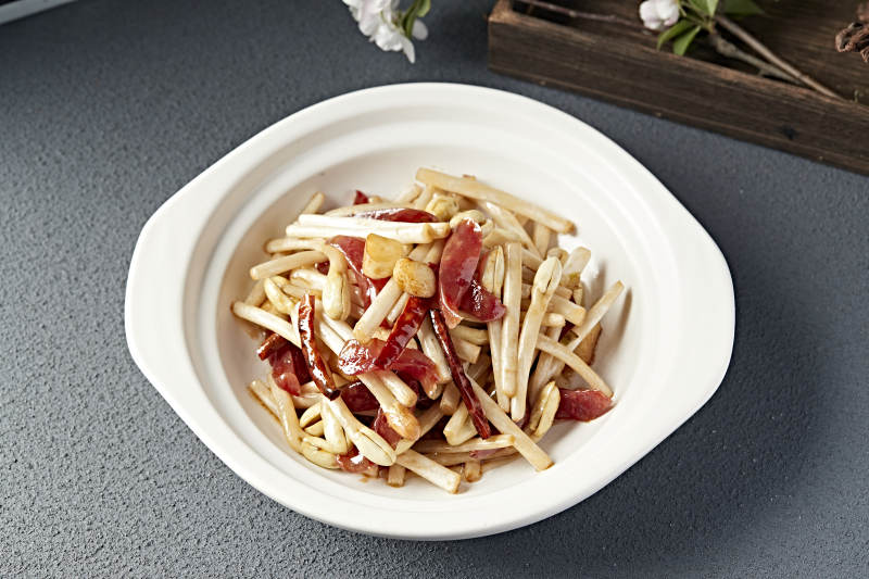 砂锅烧蒜子花生芽港式香肠片图片