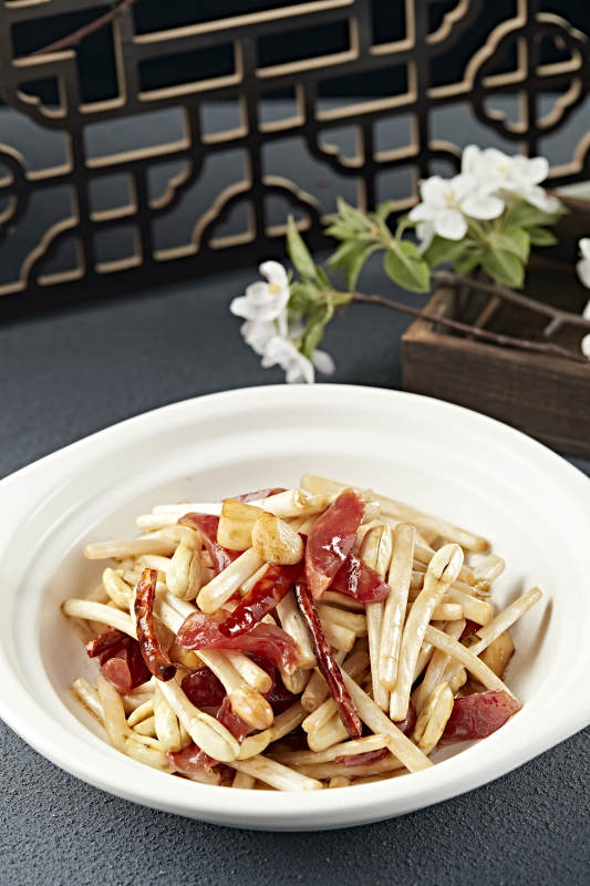 砂锅烧蒜子花生芽港式香肠片图片