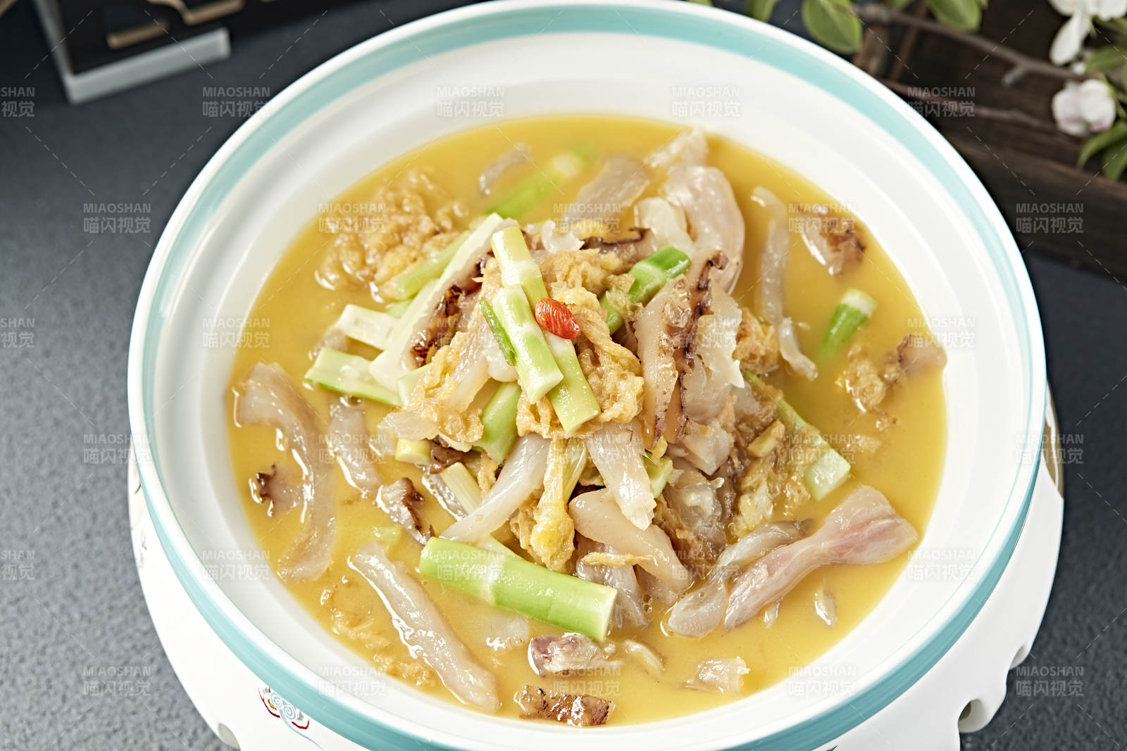 酸菜嫩笋烩蹄筋图片