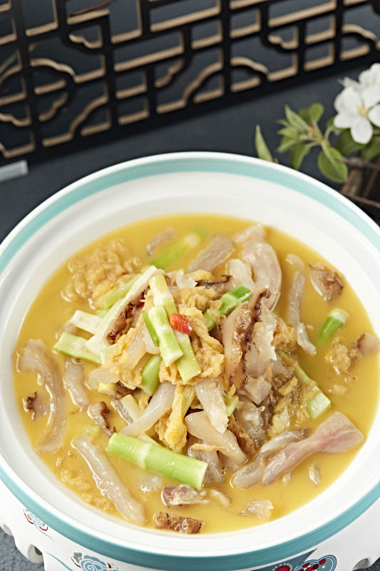 酸菜嫩笋烩蹄筋图片