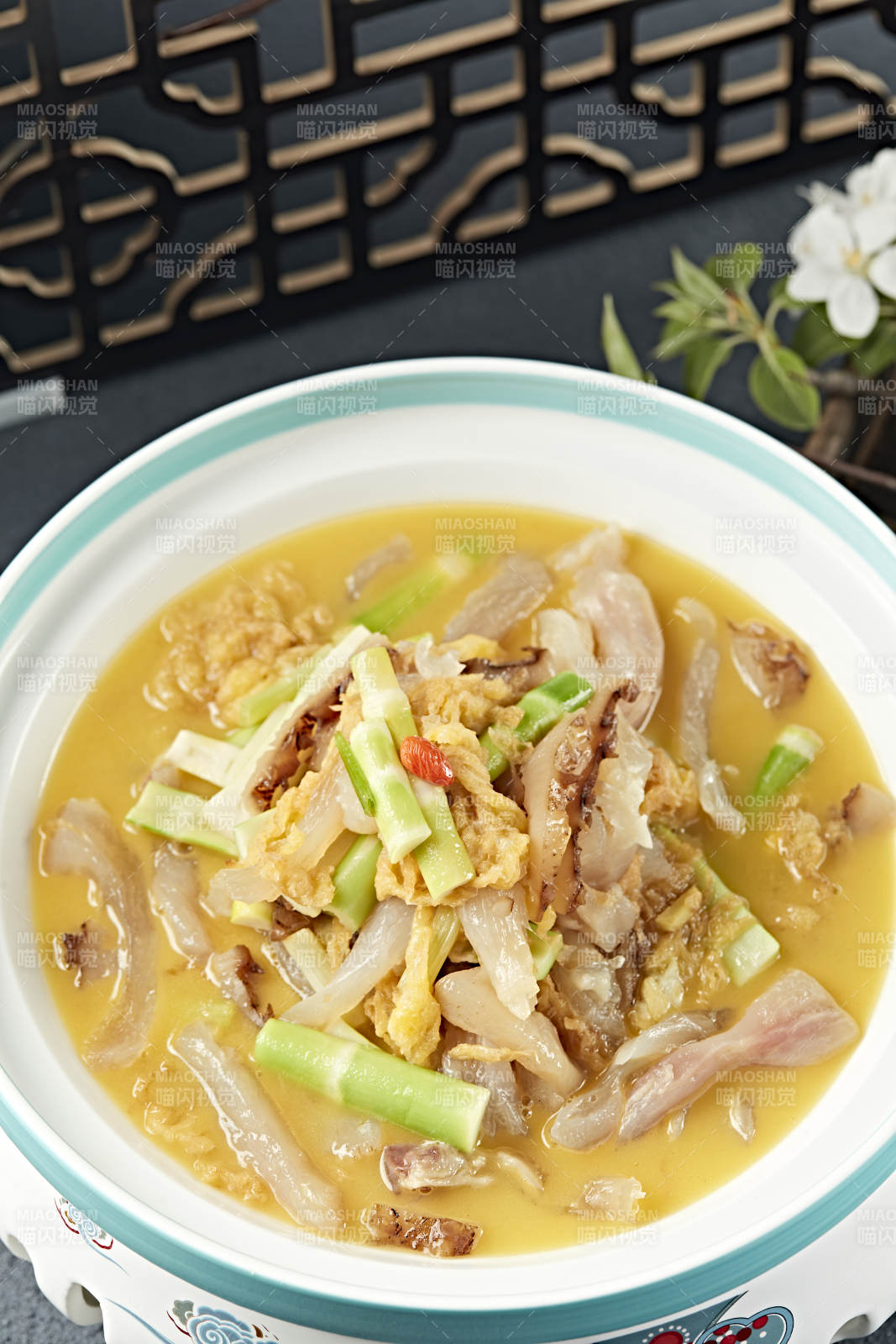 酸菜嫩笋烩蹄筋图片