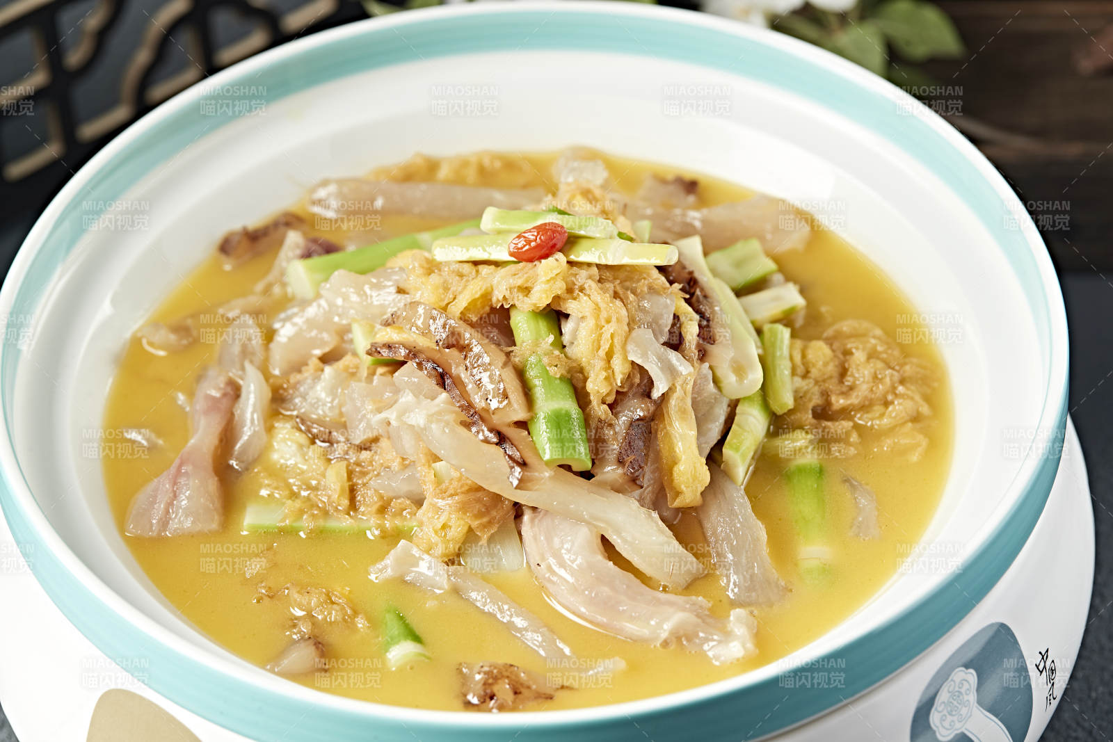 酸菜嫩笋烩蹄筋图片