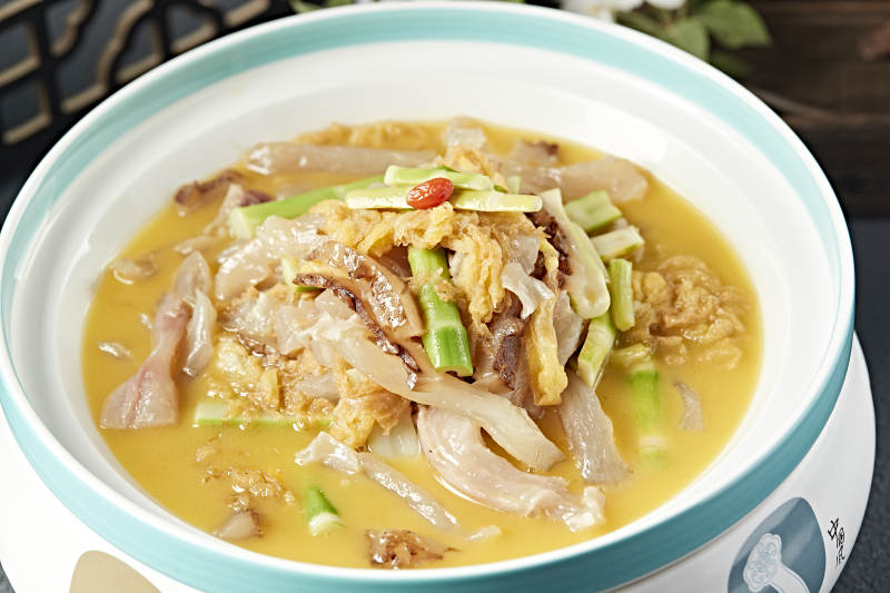 酸菜嫩笋烩蹄筋图片