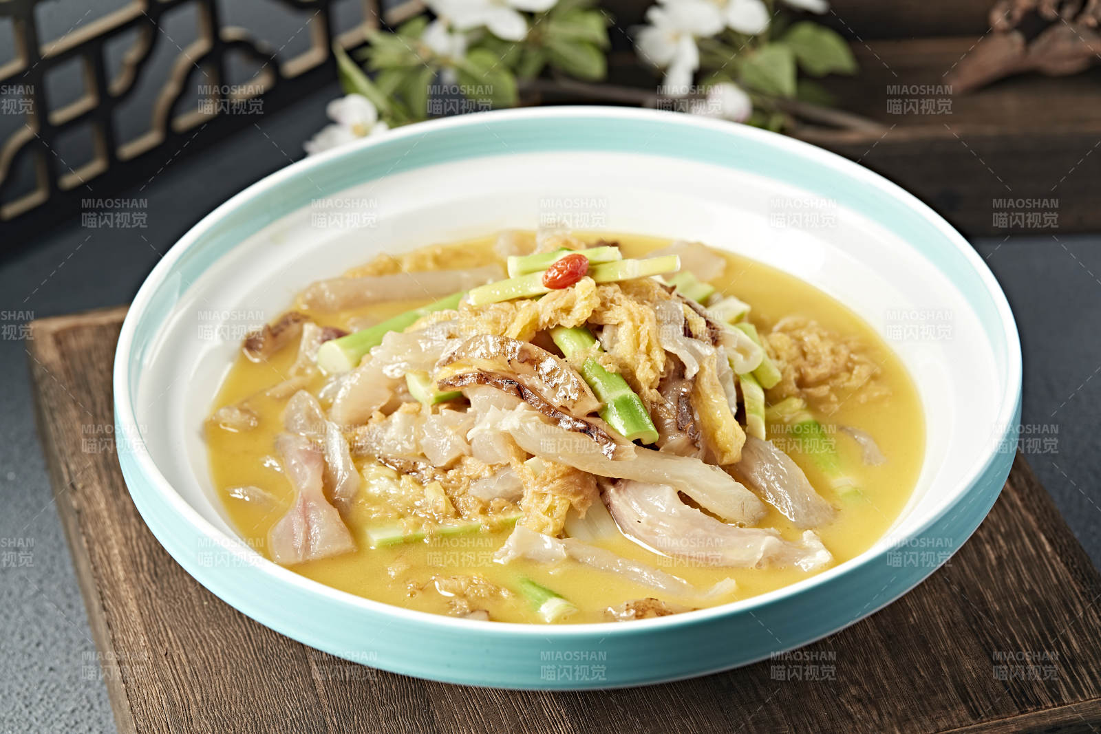 酸菜嫩笋烩蹄筋图片