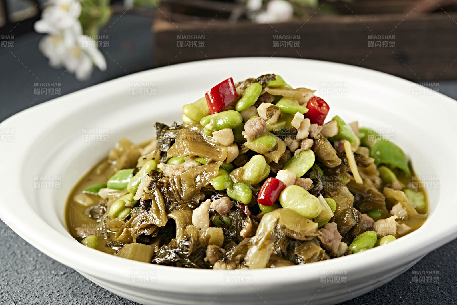 米椒蚕豆瓣肉沫烧雪菜图片