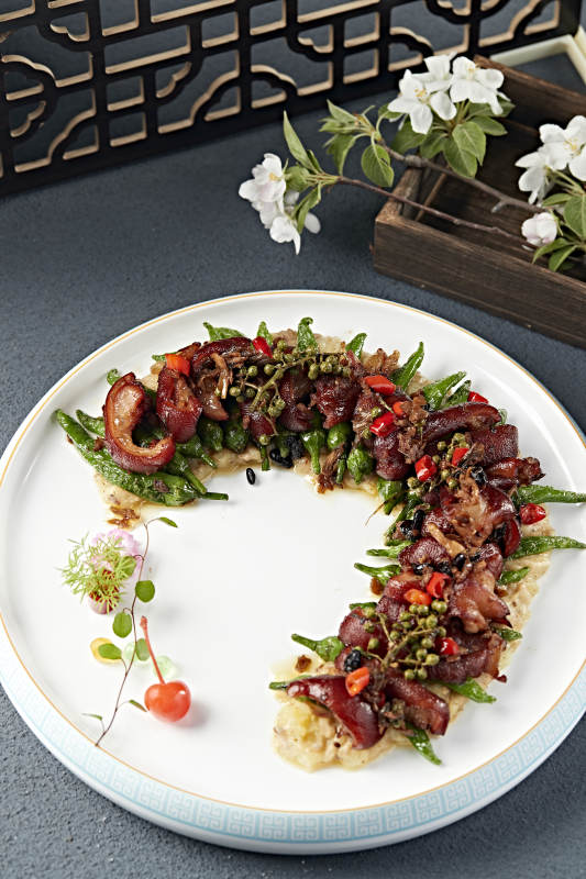 香辣土豆泥烧椒配香炸猪蹄花图片