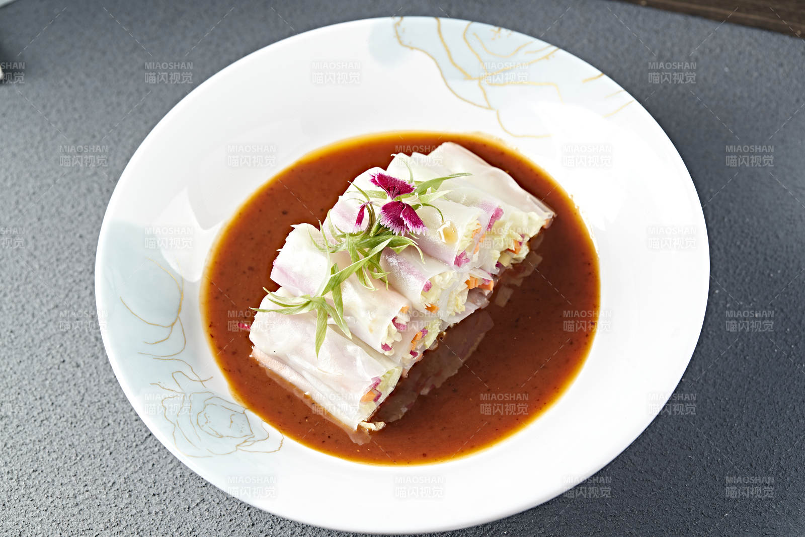 捞汁蔬菜肠粉卷图片