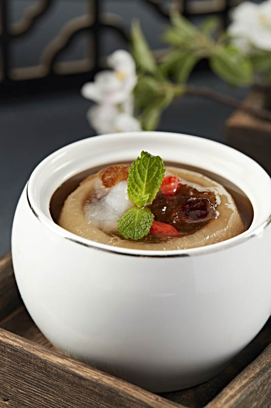 雪蛤燕窝桃胶冰糖炖雪梨图片