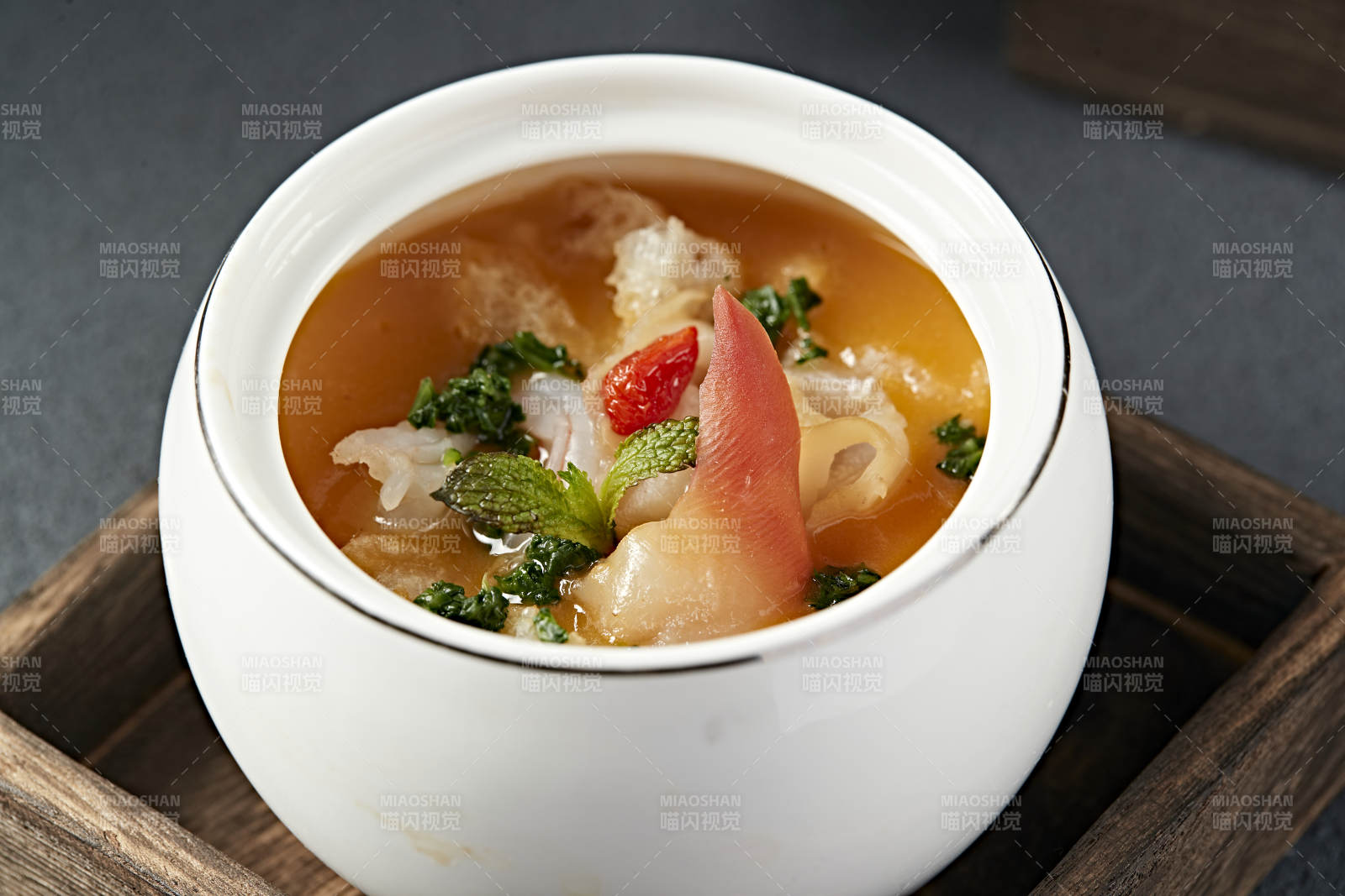 浓汤鲍汁北极贝尖炖花胶图片