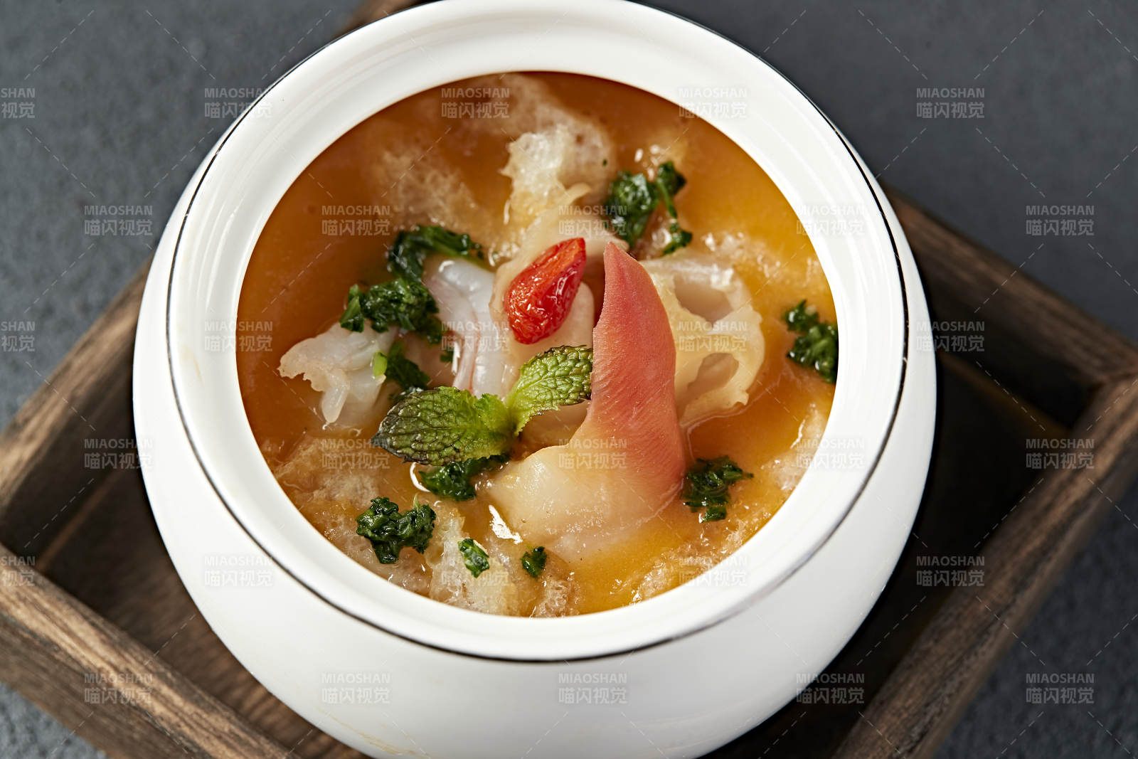 浓汤鲍汁北极贝尖炖花胶图片