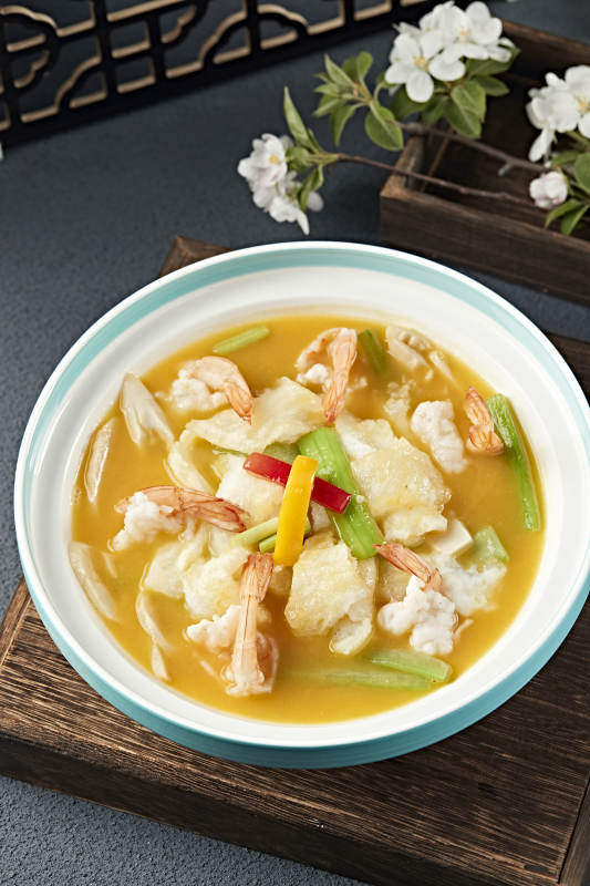 彩椒丝瓜浓汤冬笋花胶烩大虾图片