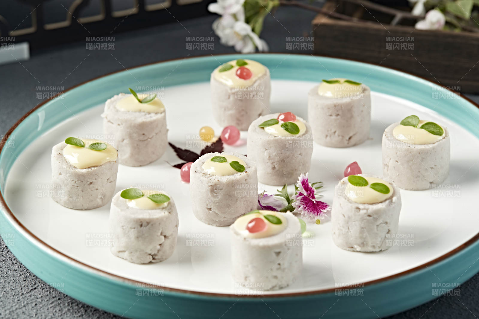 炼乳配蒸芋头泥糕图片